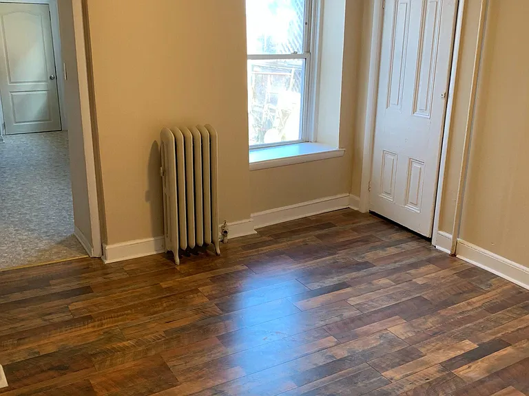 1043 Powell St — Photo 1