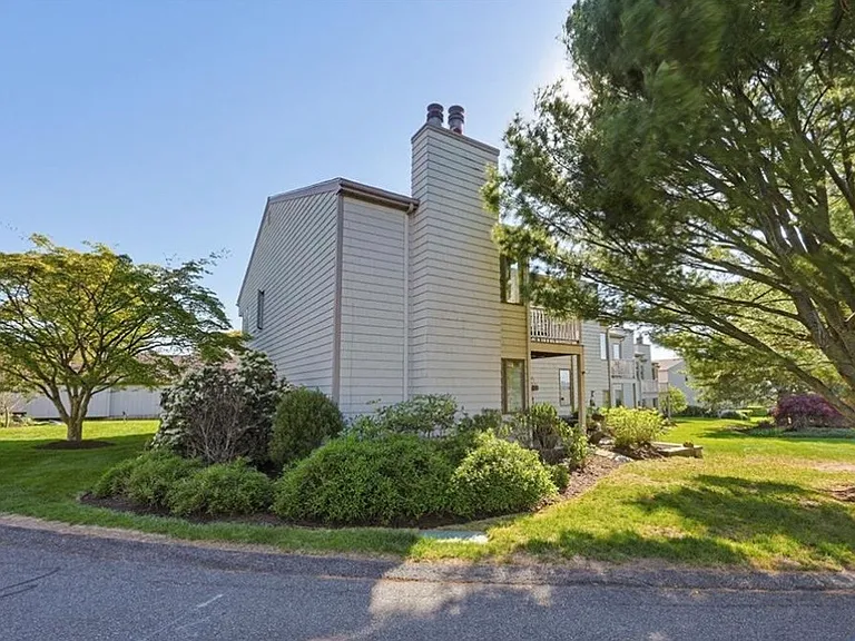 77 Windward Lane is a prized ground floor end unit, providing extra space and privacy