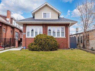 7251 S Paxton Ave, Chicago, IL, 60649