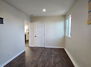 10230 Omelveny Ave, Pacoima, CA 91331