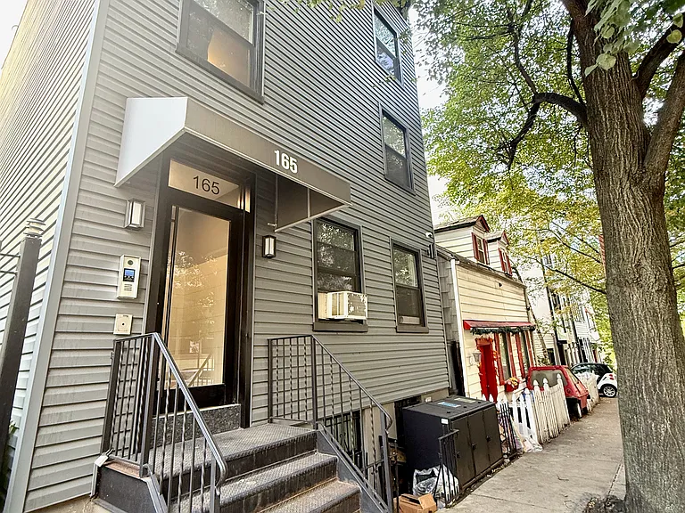 165 Concord St #3F — Photo 12