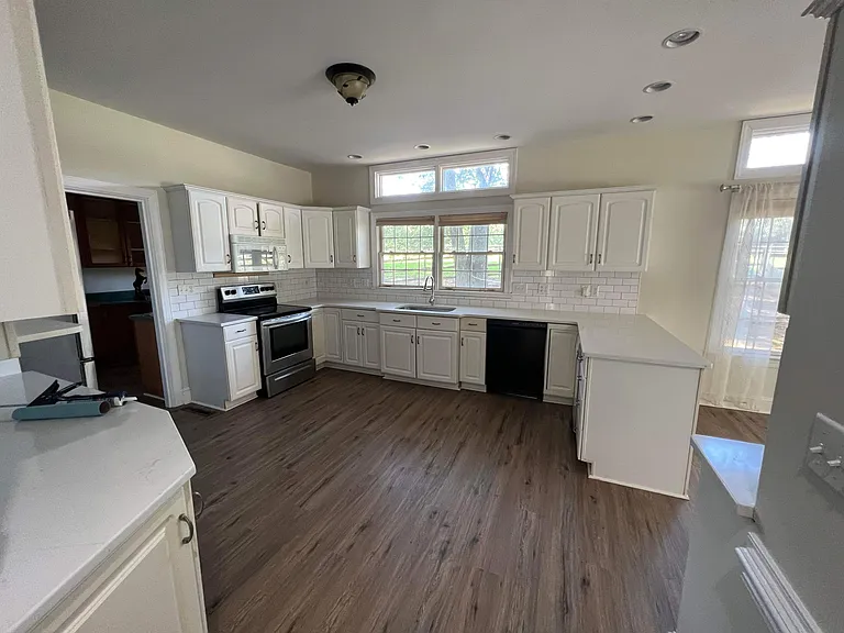 1021 Woodland Forest Dr — Photo 1