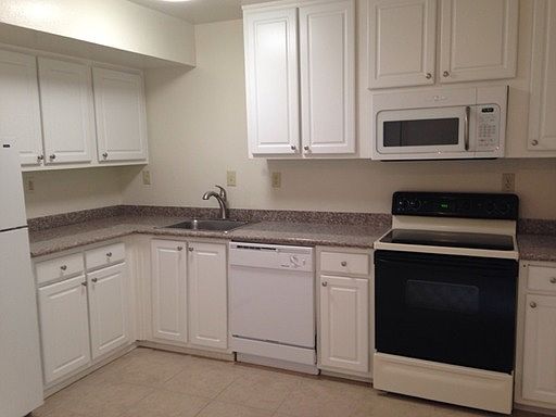 5th image of 1421 D St APT 2