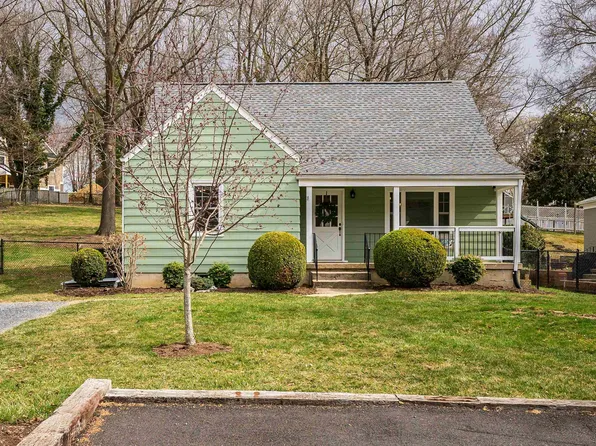 444 College Cir, Staunton, VA 24401