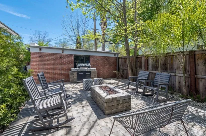 1 bed, 800 sqft, $2,200 — Photo 2