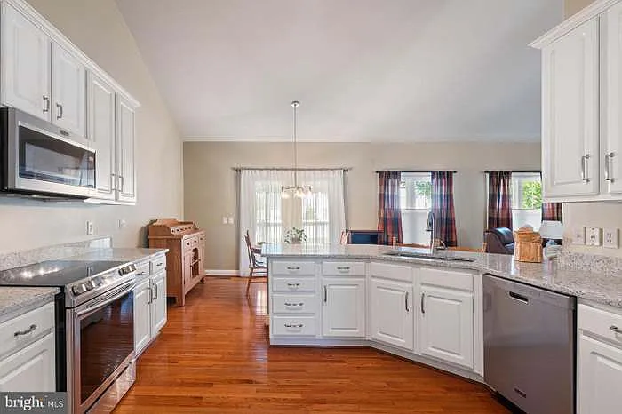 2707 Glendas Way — Photo 24