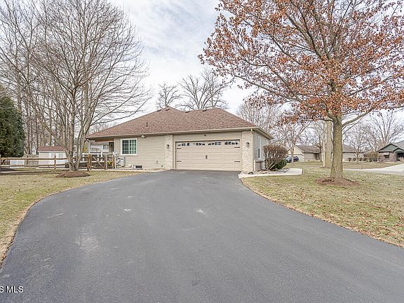 3rd image of 5695 Greenridge Dr