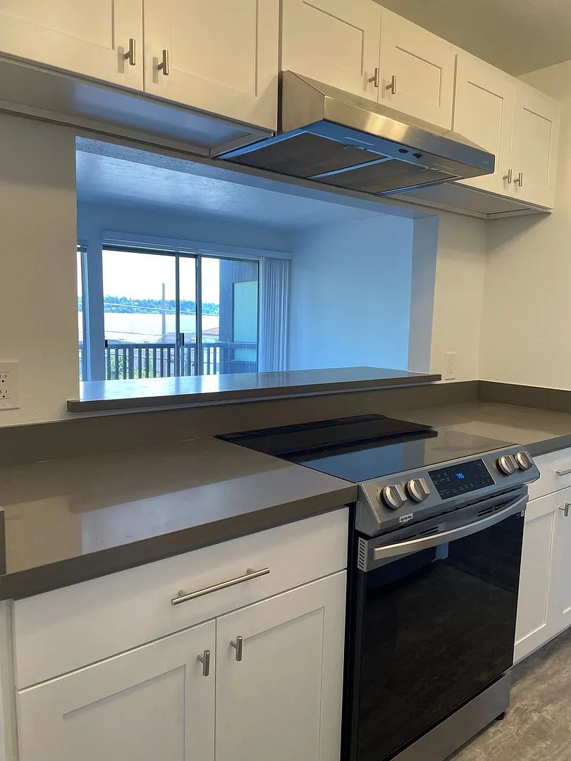 Shoreview Apartments — Photo 2