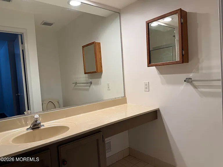 407 Hampton Ct — Photo 12