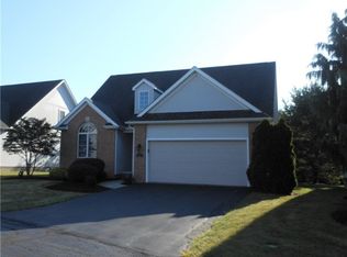 230 Lake Pointe Cir, Canfield, OH 44406