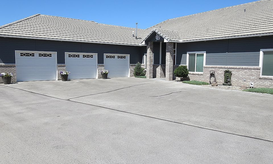 3 Door Garage-Main Entry