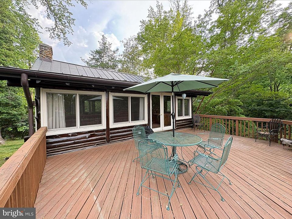 2nd image of 2342 Acacia Rd