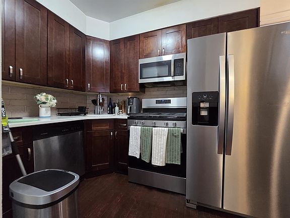 3rd image of 615 15th St APT 3