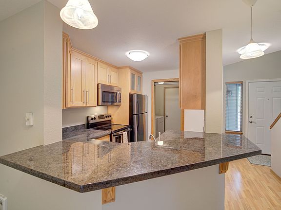 3rd image of 4350 W Lake Sammamish Pkwy SE #B134