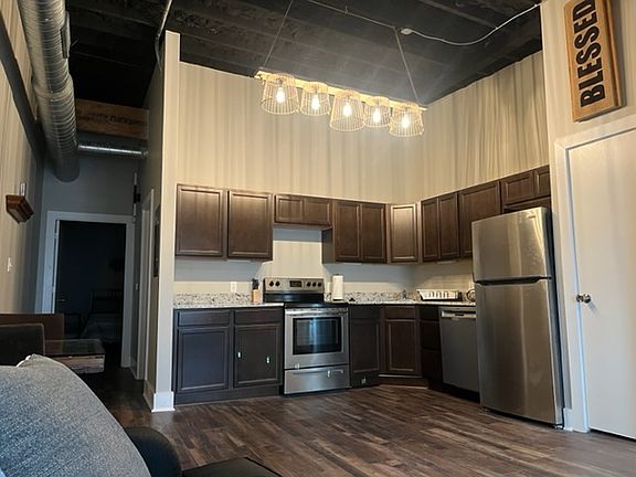 4th image of 938 S Meridian St #3