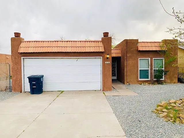 313 Maxine St NE
