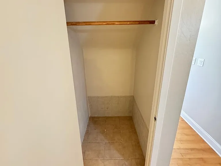 1142 Green Street 1 Sharp Pl — Photo 13
