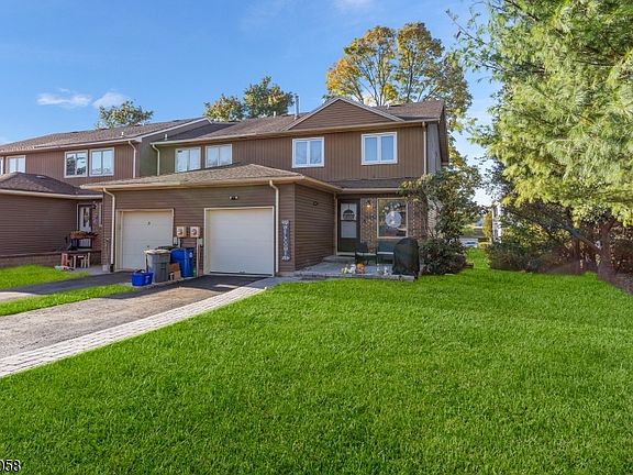 2nd image of 21 Sherwood Ct
