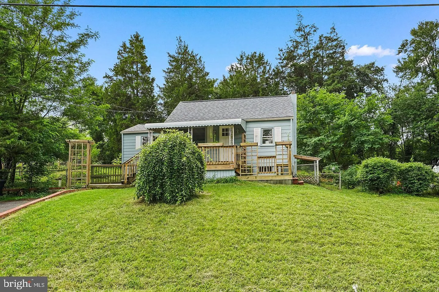 3 bed, 1.0 bath, 837 sqft, $2,250 — Photo 1