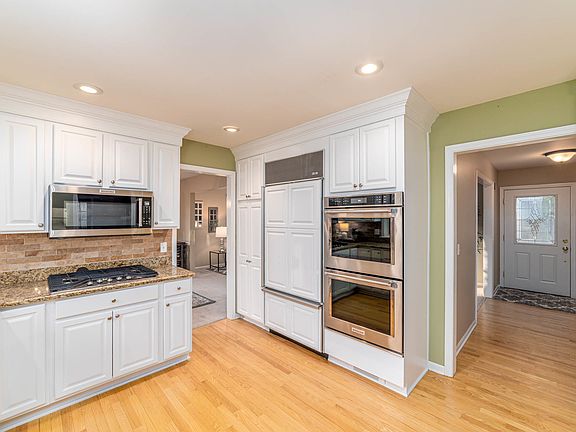 5th image of 725 N Willow Wood Dr