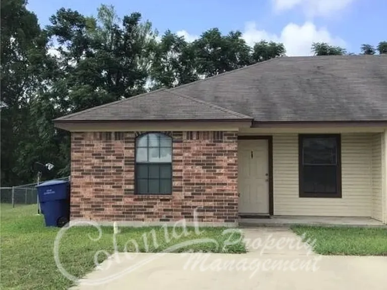 315 Janelle Dr — Photo 1