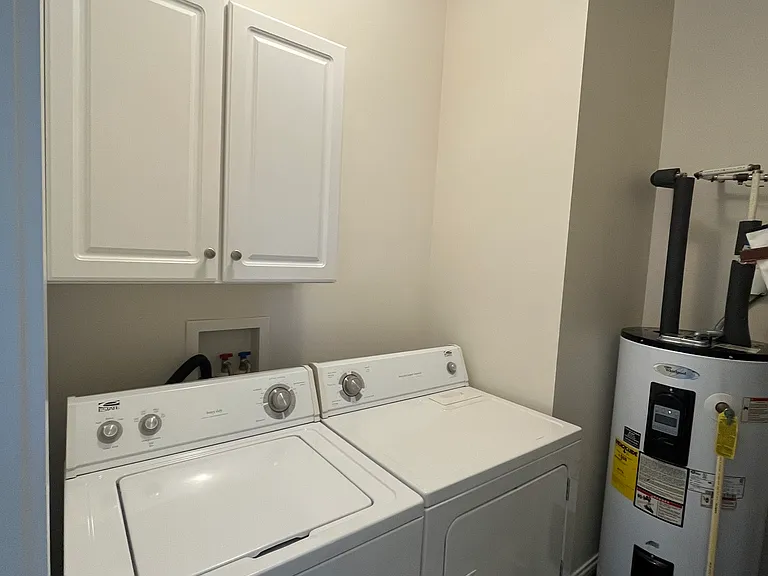 913 N Maple St — Photo 15