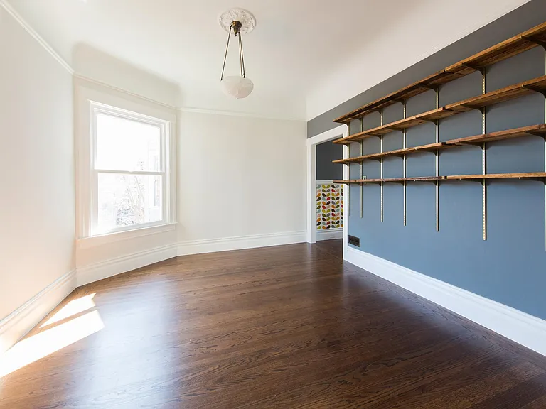152 Henry St — Photo 8