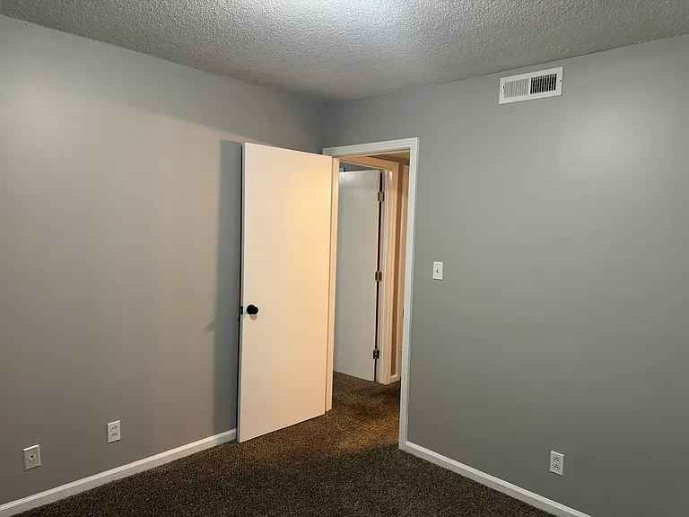 526 Main St #2 — Photo 8