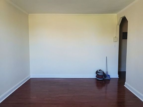 2nd image of 44 Garden Pl APT 4