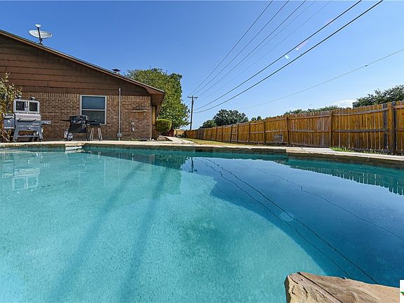 2nd image of 907 Marlow Cir