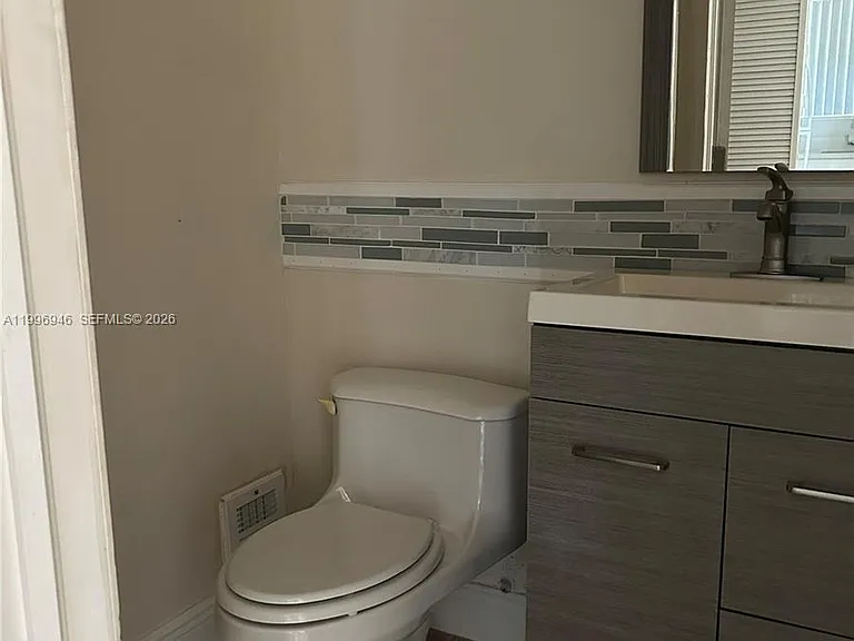 12500 NE 5th Ave #309 — Photo 9