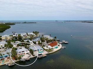 515 Bayview Dr, Holmes Beach, FL 34217
