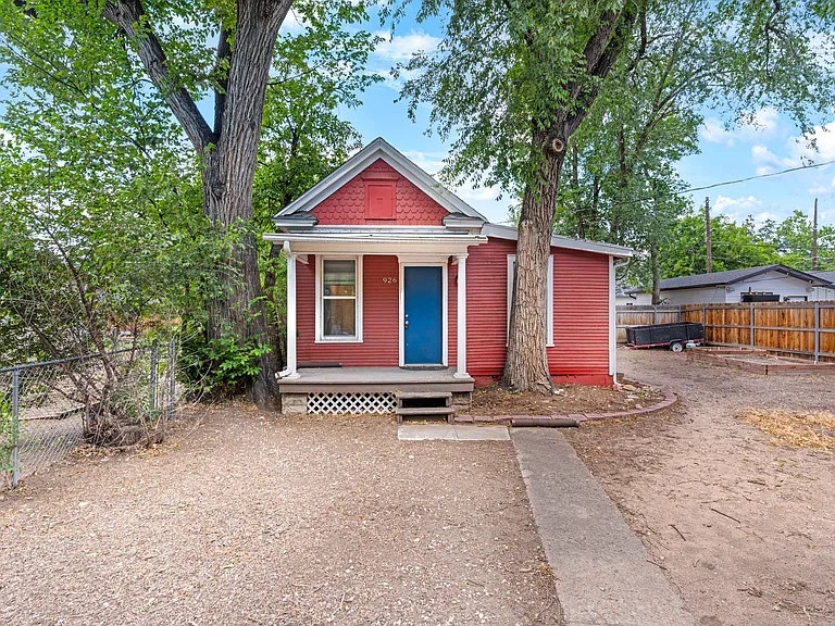 926 N Corona St — Photo 2