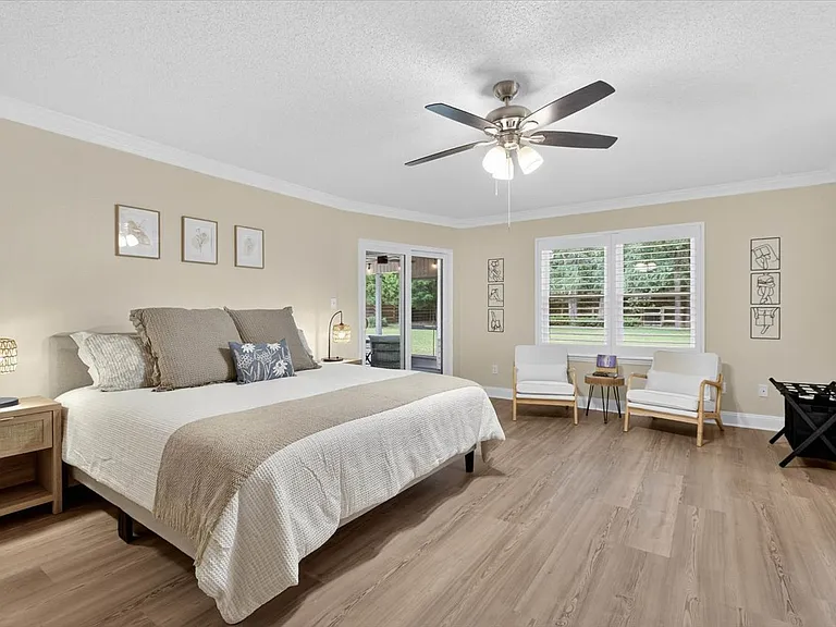 3520 Clifden Dr — Photo 7