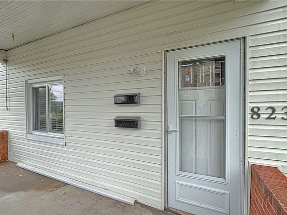 4th image of 823 E 11th Ave