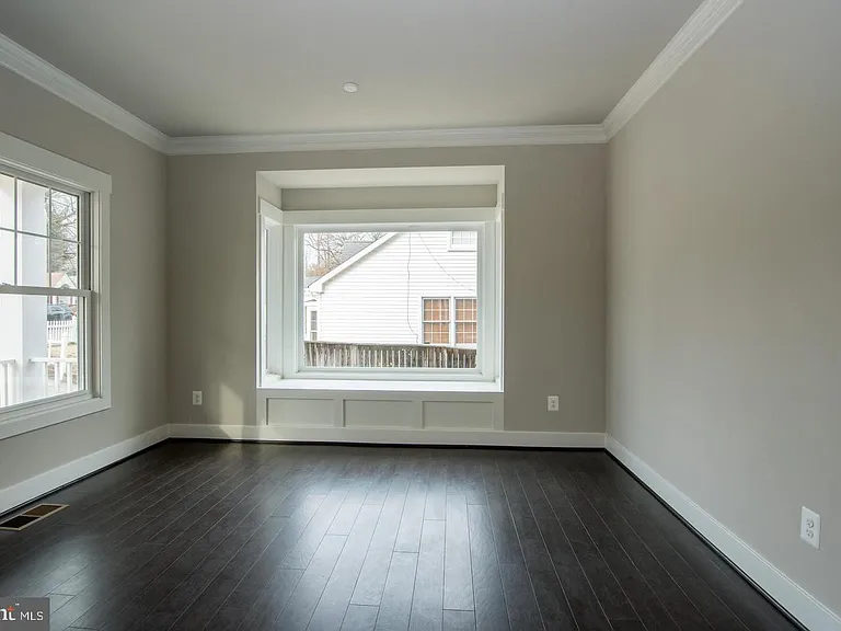 6928 Regent Ln — Photo 7