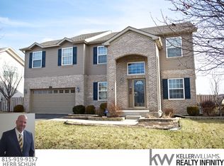 1124 Redwood Ln, Minooka, IL 60447
