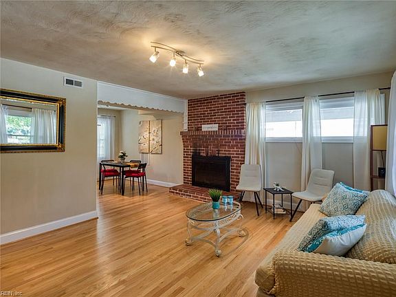 3rd image of 106 Dilts Dr
