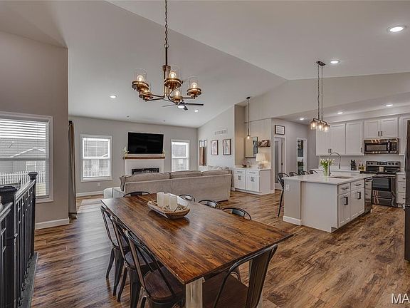 4th image of 718 Deerfield Ln