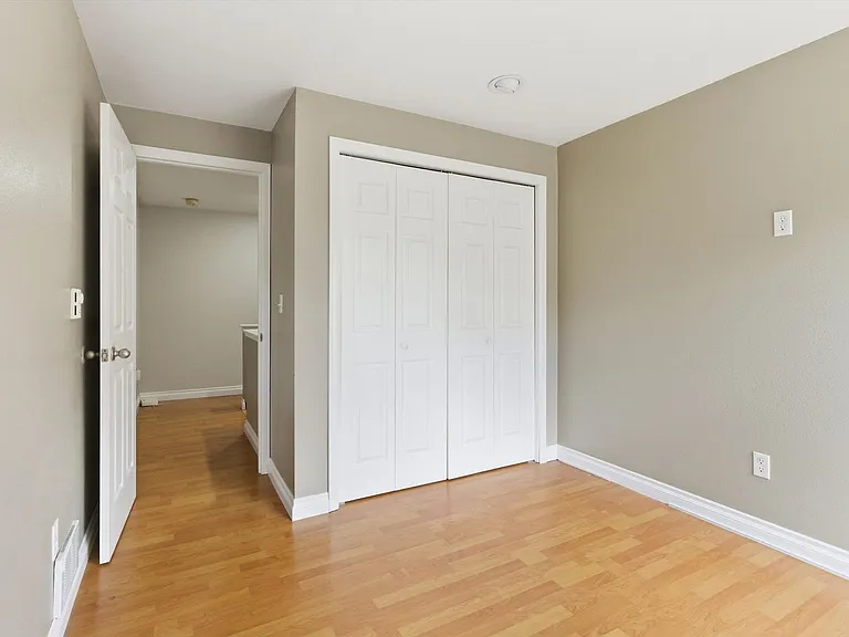 2227 SE 8th Pl — Photo 20