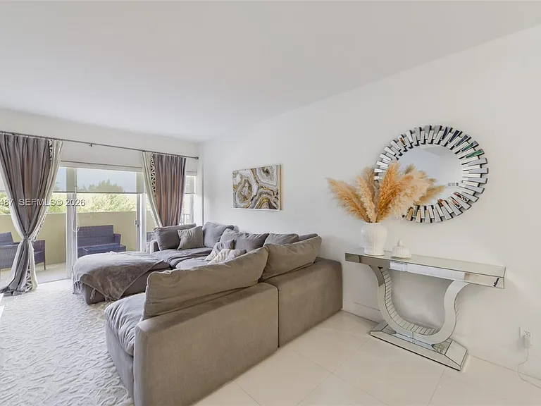880 NE 69th St #5L — Photo 3