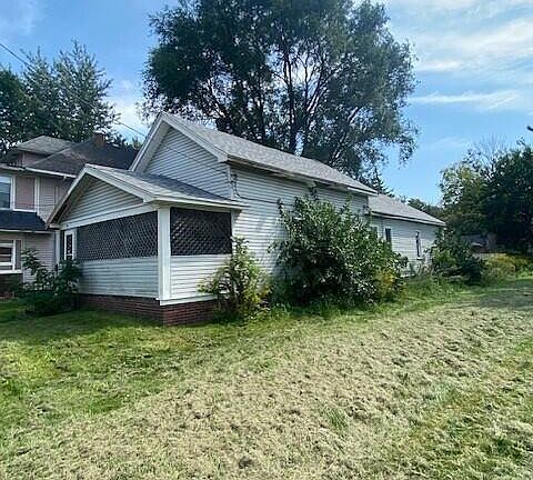 2nd image of 1019 Gordon St