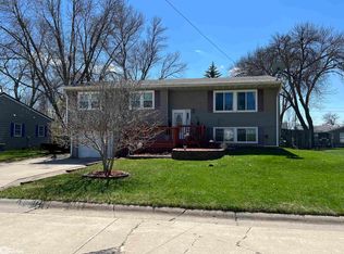 17 Sunset View Dr, Clear Lake, IA 50428