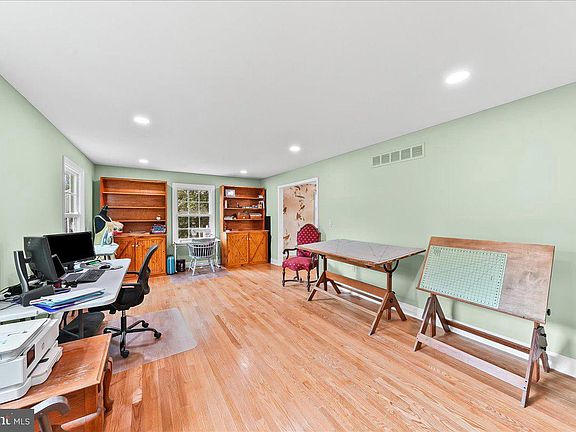 5th image of 5449 Crestline Rd
