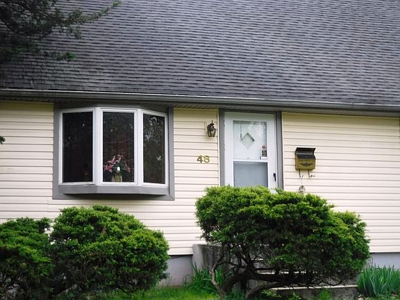 5th image of 48 Hawthorne Dr