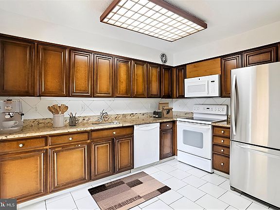 3rd image of 7420 Westlake Ter APT 710