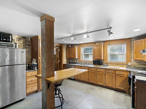 3rd image of 1806 N Arlington Pl #B