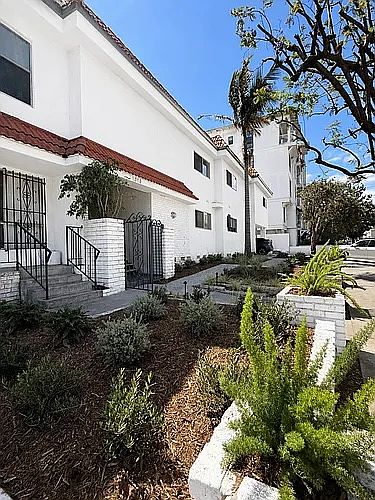 1st image of 1319 Wellesley Ave APT 211