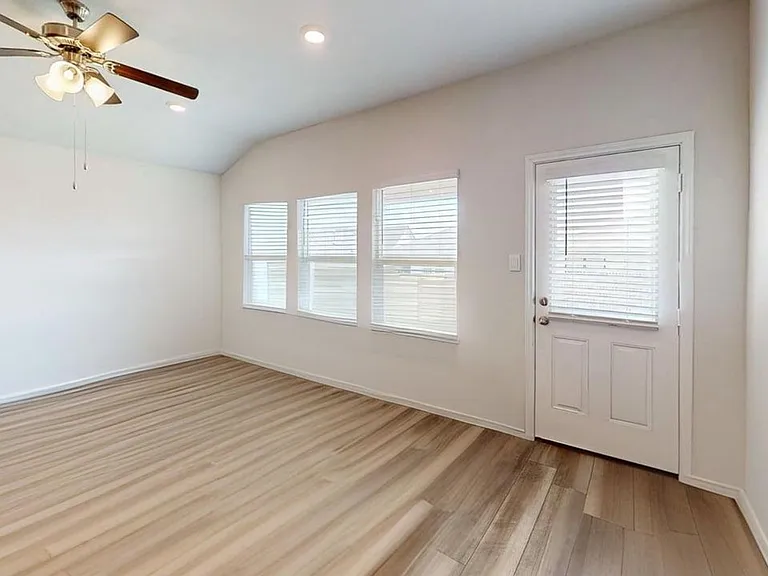10016 Avendesora Rd — Photo 21