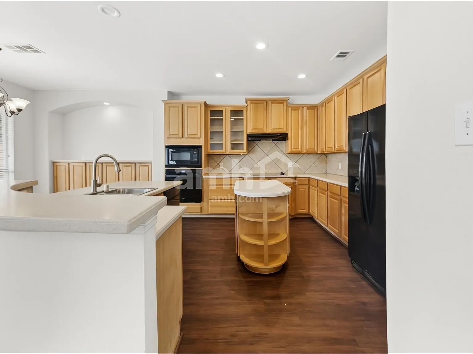 5 bed, 3.5 bath, 3872 sqft, $3,675 — Photo 3